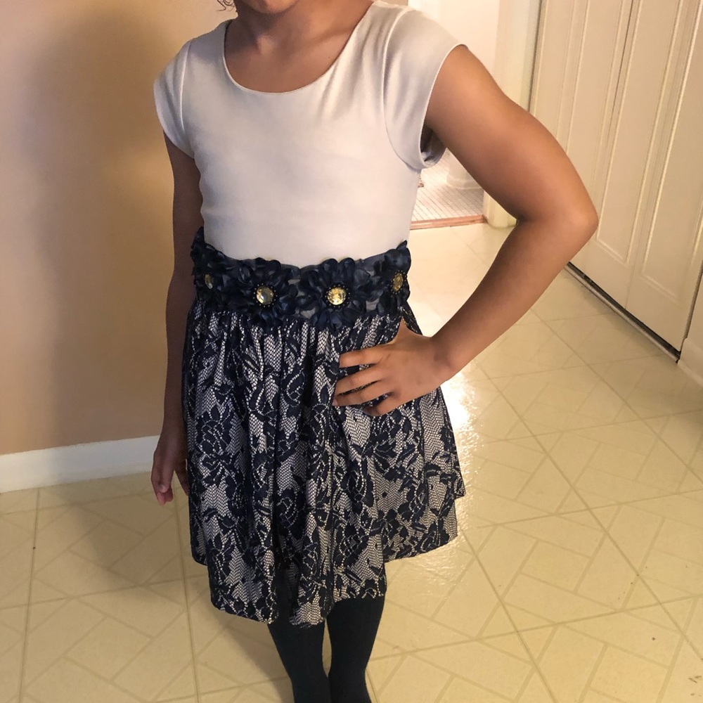 Girls dress - Picture 3 of 3